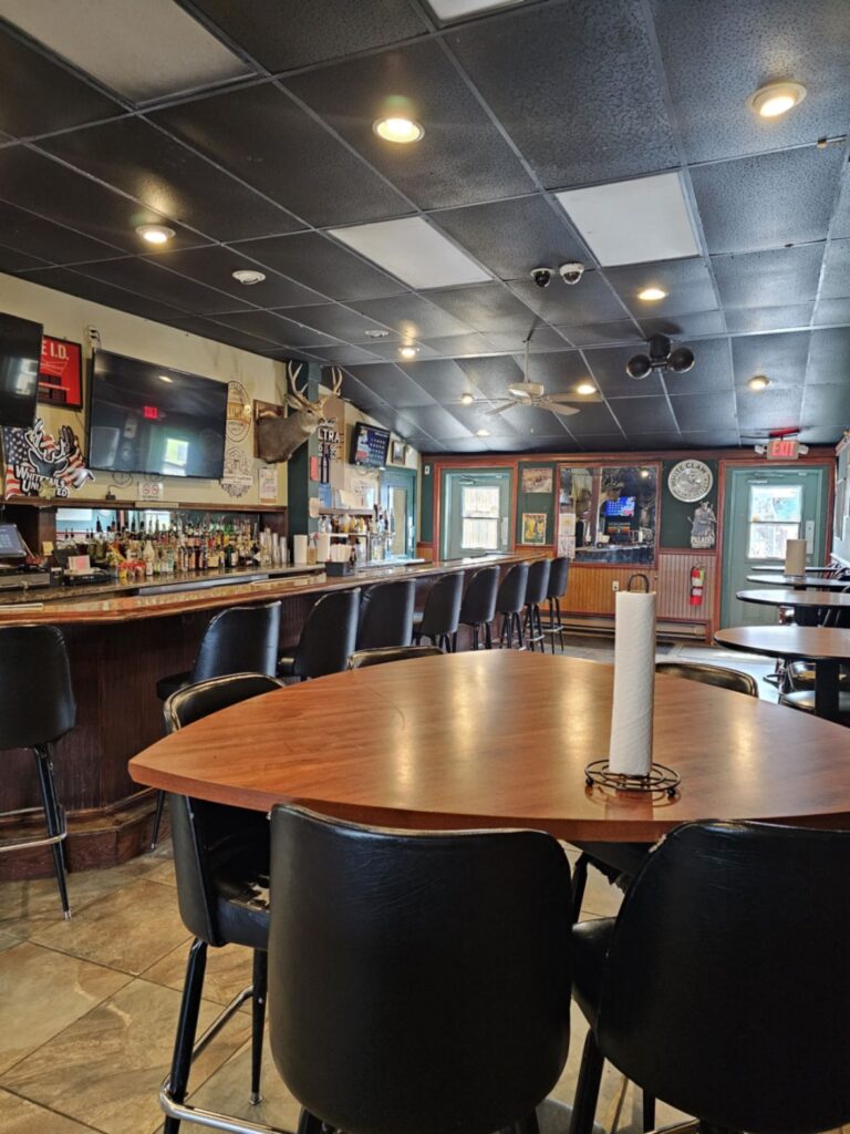 Ross' Eatery and Pub 1